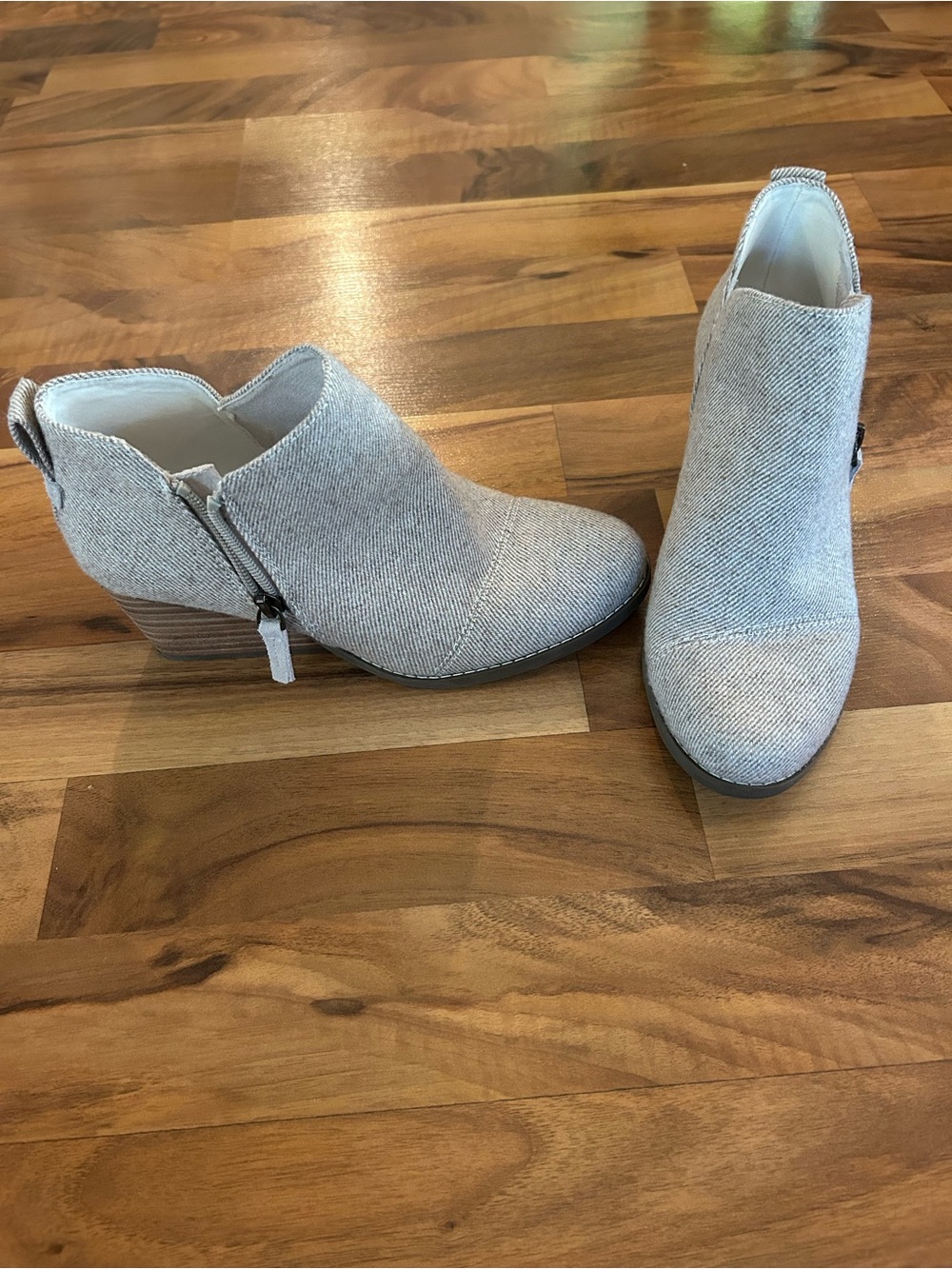 Tom’s Women’s Light Gray Ankle Booties - Casual Slip-On Style